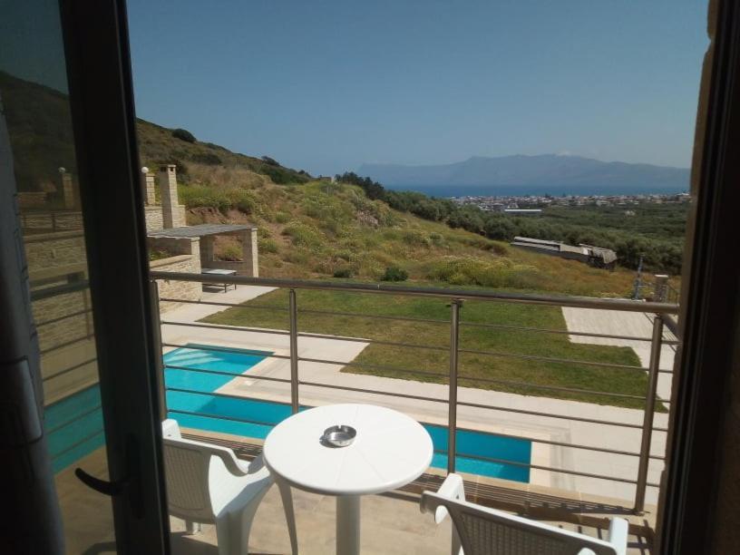 Villa Stylianos And Studios Kíssamos Екстериор снимка